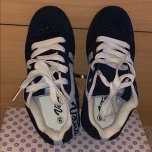 Vans Shelby sneakers in Navy